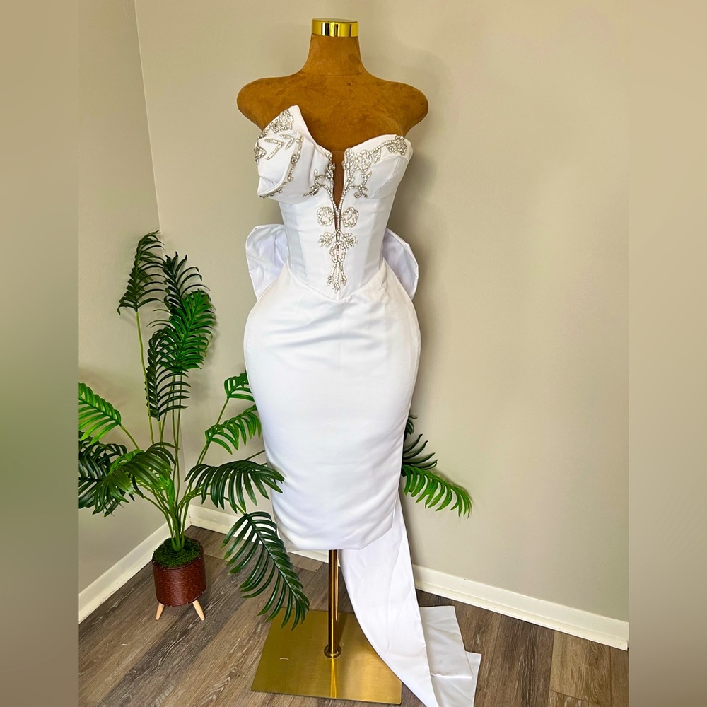 Elegant White Strapless Dress